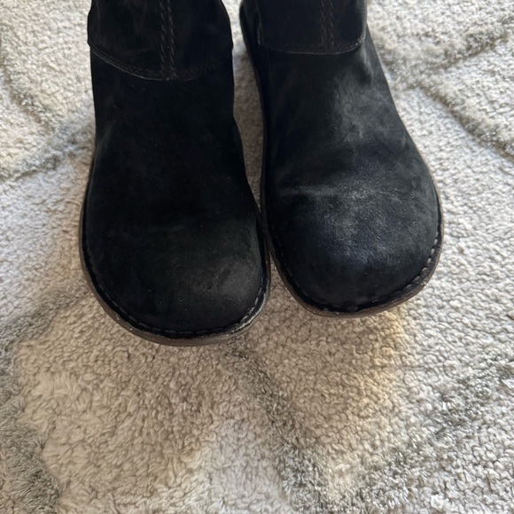 UGG AUSTRALIA KARYN CUFF SHEEPSKIN BOOT BLACK SUEDE WOOL WATER RESISTANT 9 - Picture 5 of 12